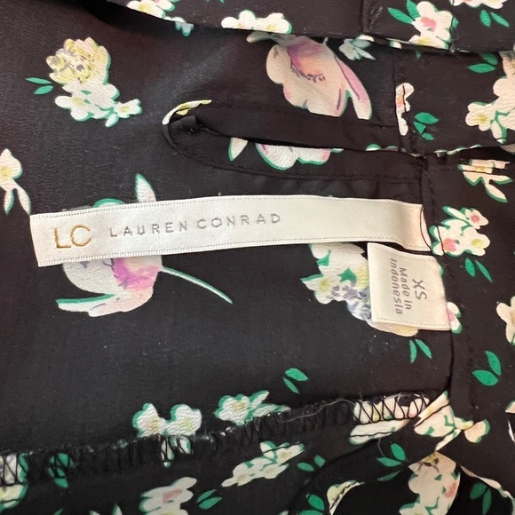 LC Lauren Conrad Woman’s XS Black Floral Sleeveless Halter Top - Picture 8 of 9